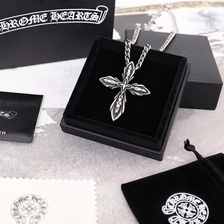 Ch**me He**ts necklaces